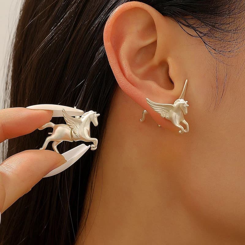 Orecchini Pegasus zodiacali personalizzati Orecchini a bottone Pegasus carini da donna alla moda Regali di gioielli alla moda