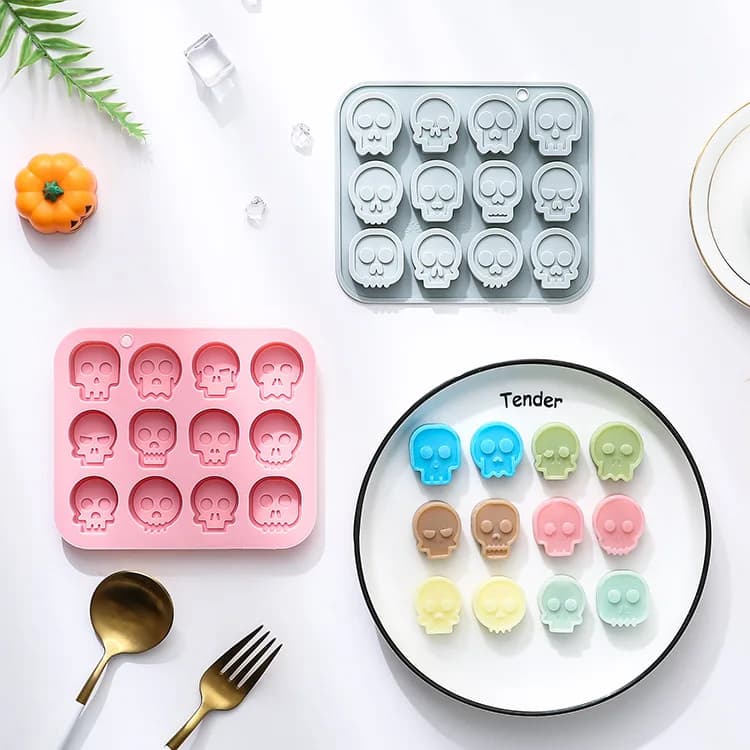 Stampo in silicone da 12 pezzi con diverse forme di teschio per torte, cubetti di ghiaccio, cioccolatini, dolci e resina epossidica.