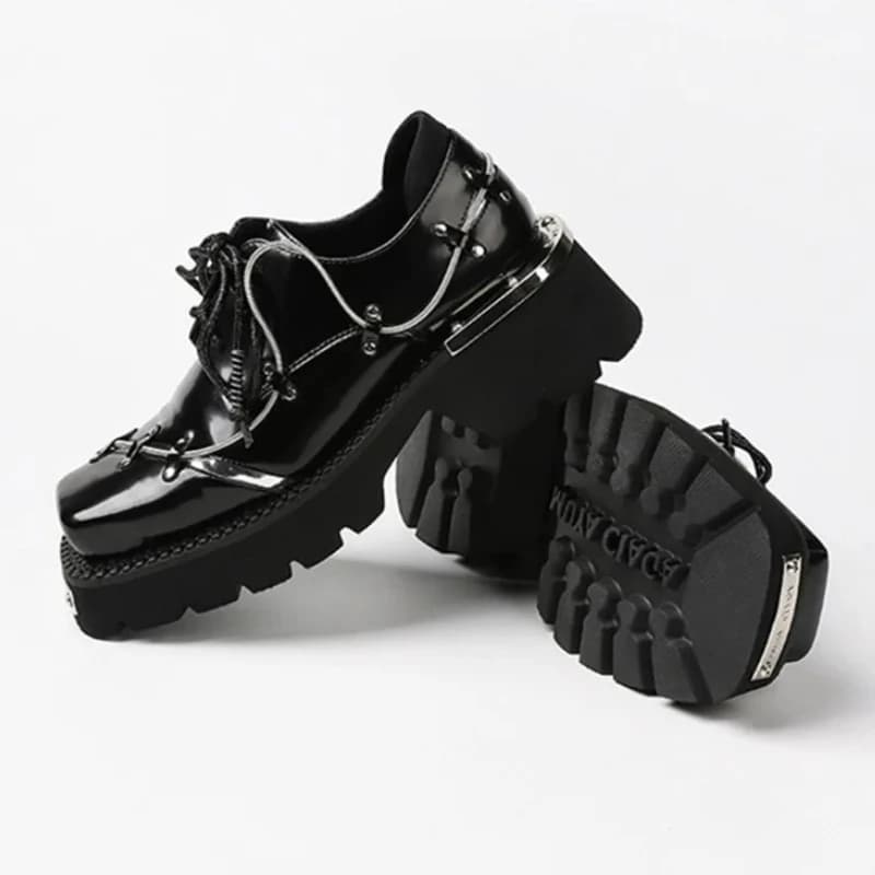 Metal chain punk style decorating shoe with big heel fashion woman moccasins tightened in black patent leather cozy waterproof Zapatos Mujer