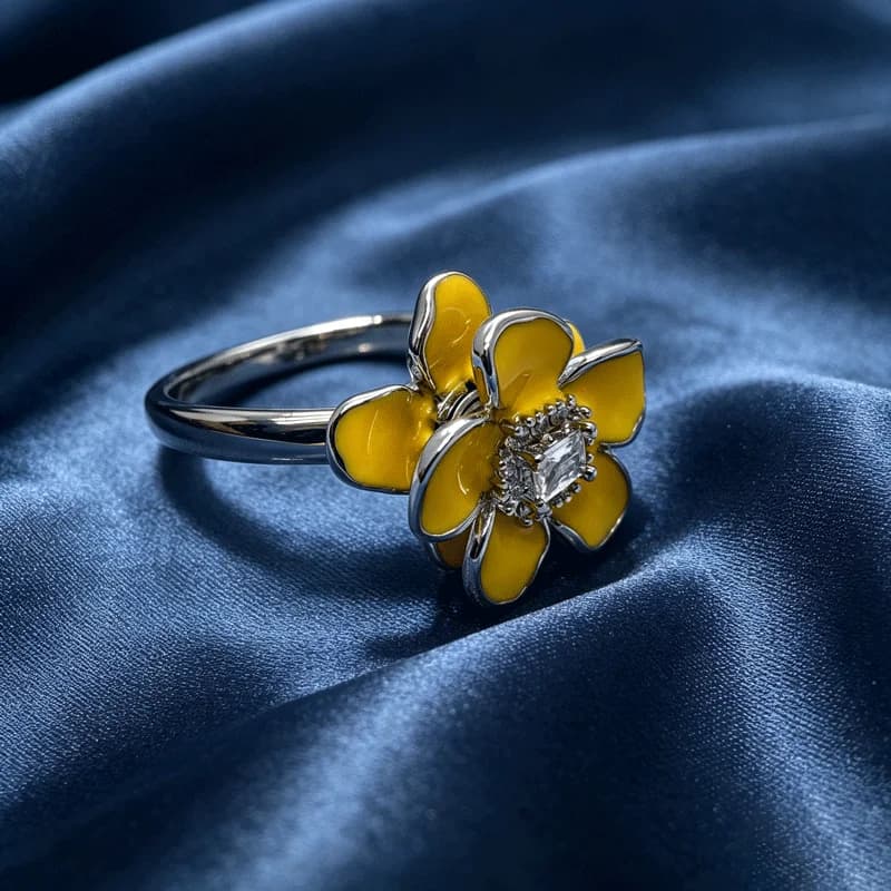 Anello Girevole Margherita in Argento con Smalto Giallo, Gioiello Delicato di Lusso Leggero per Sposa, Occasioni Romantiche, Feste ed Eventi Speciali