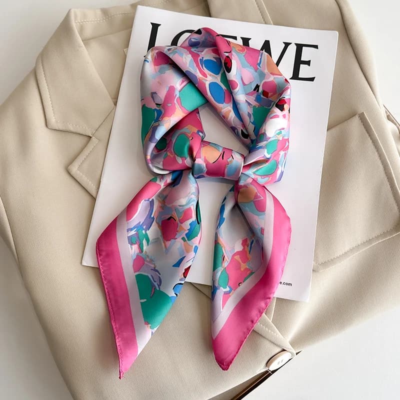 Square Silk Scarf with Luxury Floral Print Woman Hijab Fashion Hair Waist Neck Neck Ornament Women's Shaker Bandana Bag Scarves