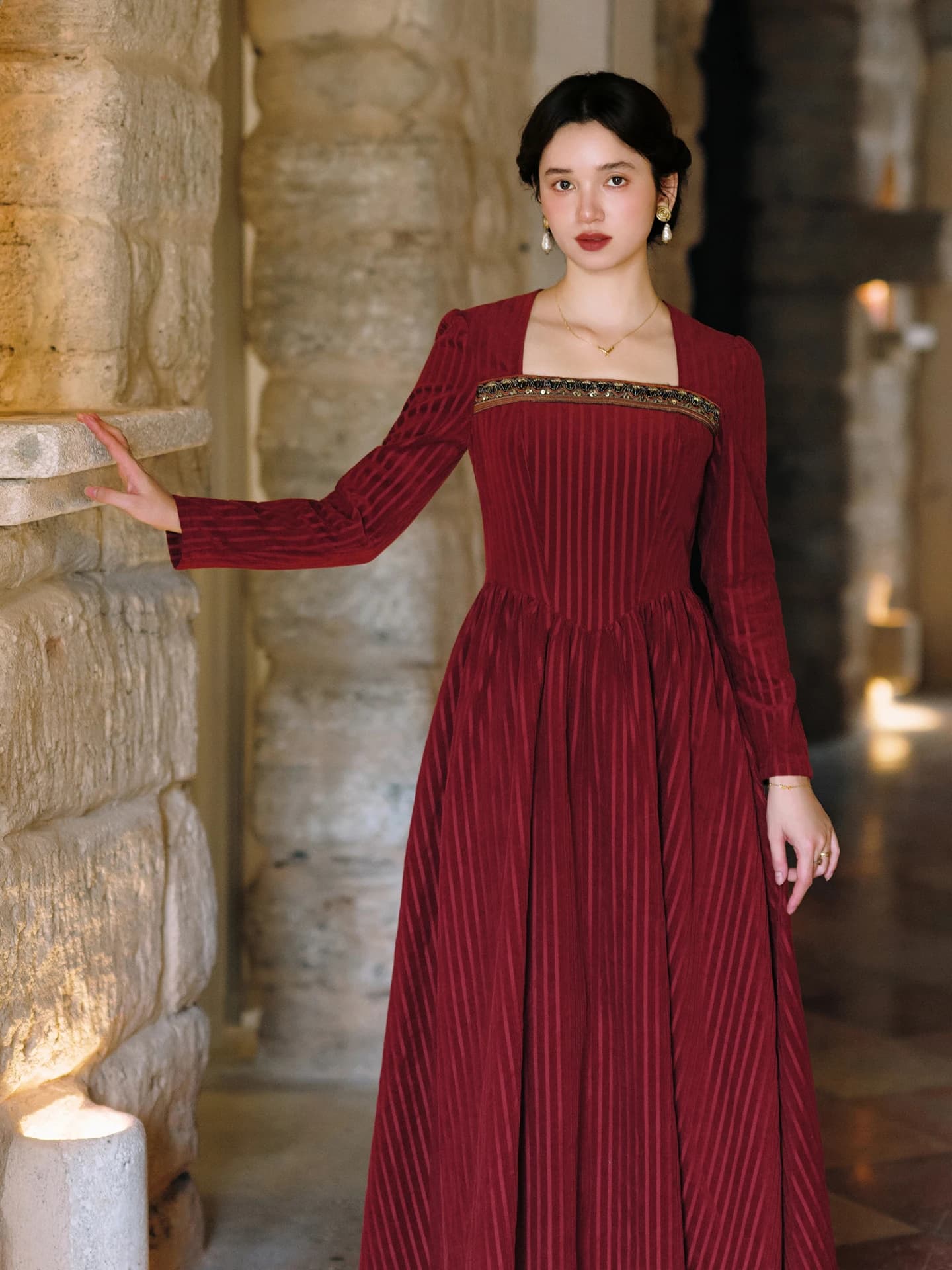 TIYIHAILEY Abito Lungo da Donna in Velluto a Coste 100% Cotone, Manica Lunga, Taglie S-XL, Vintage, Vita Alta, Rosso Vino, con Perline, Invernale 2026