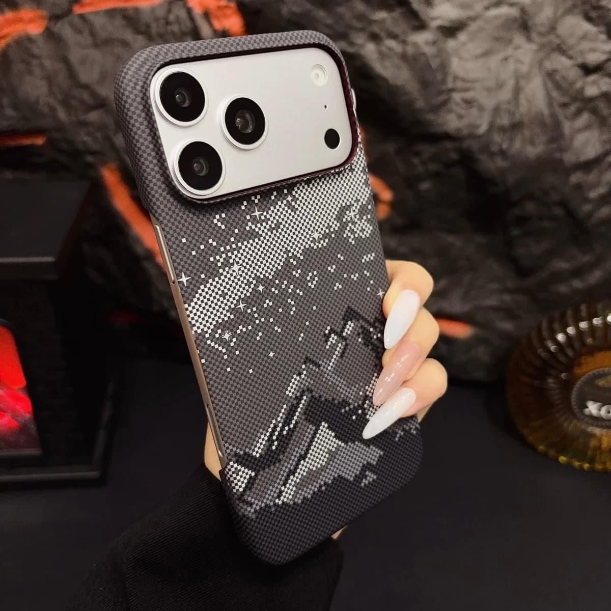 Custodia Sottile in Fibra di Carbonio con Motivo Fiocchi di Neve per iPhone 17 Air 16 15 14 13 Pro Max, Cover Magnetica Compatibile con MagSafe