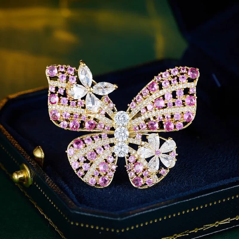 Spilla a farfalla cava rosa super fata di lusso leggero di fascia alta Temperamento zircone intarsiato elegante giacca cappotto accessori spille