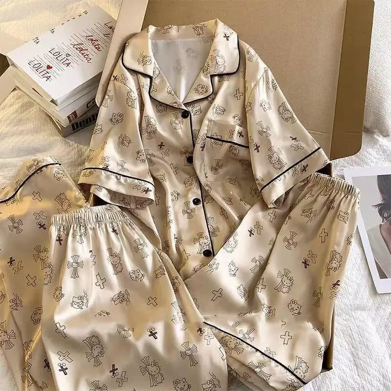 Pigiama Estivo Hello Kitty per Ragazze, Set Tre Pezzi con Maniche Corte e Pantaloncini, Abbigliamento Casual da Casa con Motivi Cartoon