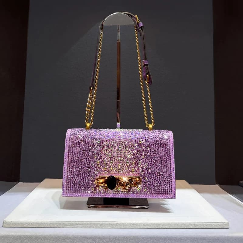 Sparkling Rhinestone Clutch Bag Luxury Chain Strap Crossbody Bag Elegant Metal Skull Lock Detail Fashion Shiny Evening Party Bag