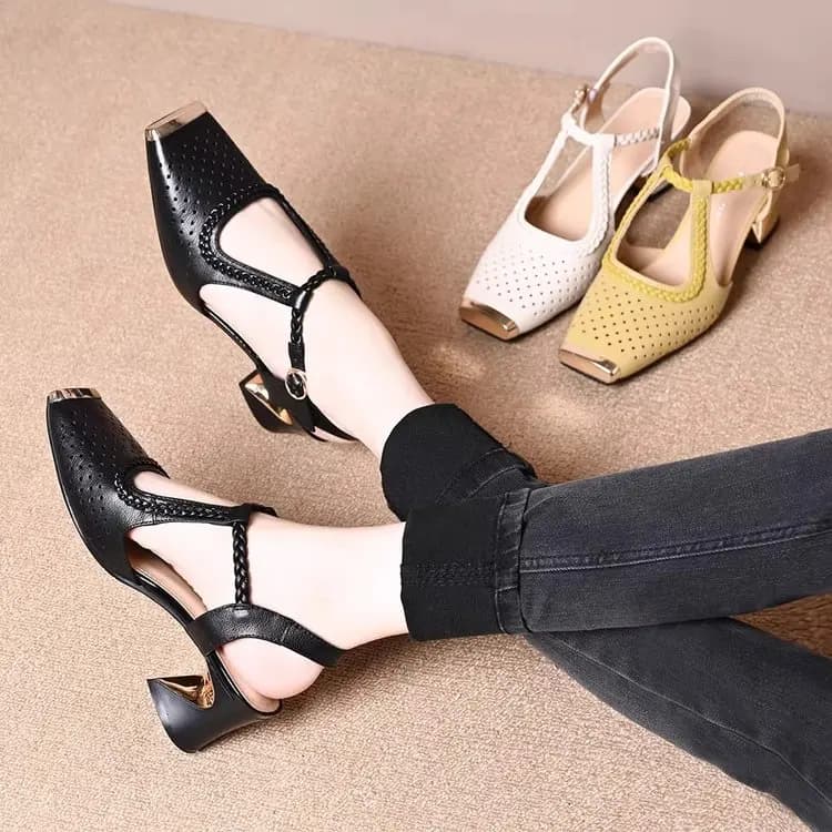 Sandali Donna con Cinturino a T Intrecciato Dorato, Punta Quadrata, Dettaglio Metallico, Tacco Largo, Traspiranti, Casual Estivi per Tutti i Giorni