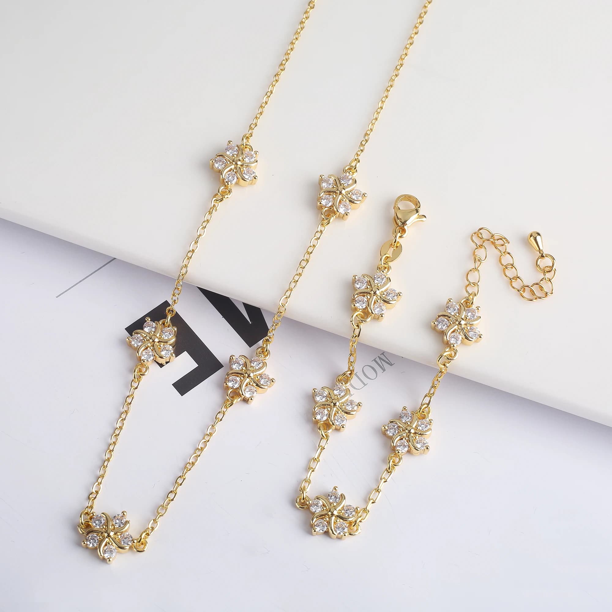 White Zircon Five Point Star New Design Creative Plant Five Leaf Flower Pendant Necklace Bracelet Women Gold Plated Clover