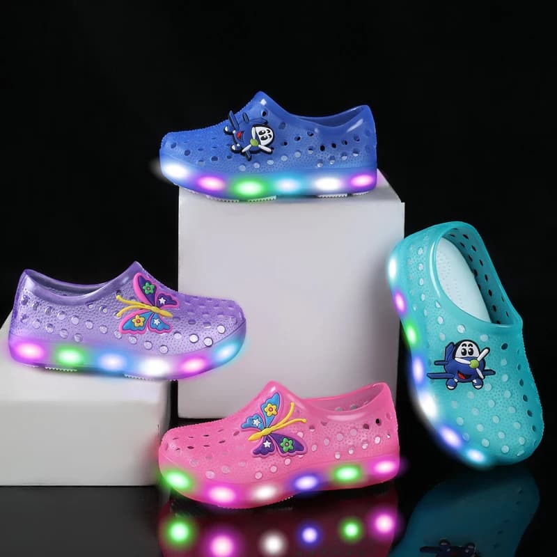 Sandali Casual leggeri a LED scarpe da ginnastica per ragazze scarpe da esterno sandali per bambini con bagliore luminoso per bambini per ragazze e ragazzi