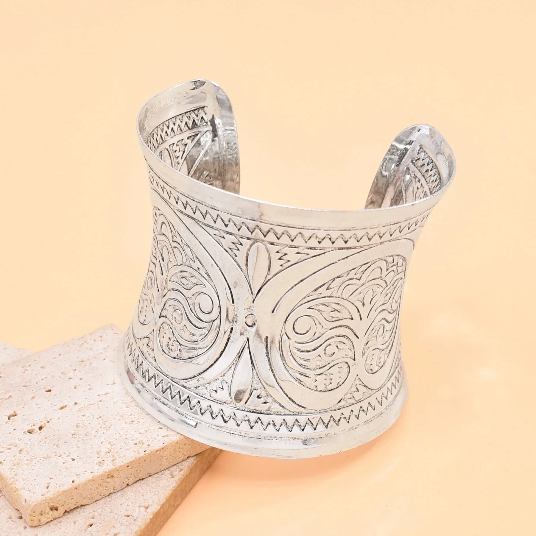 Classic Retro Fashion Silver Color Cuff Bracelets for Women Ethnic Style Metal Carving Bangles Bracelet Retro Open Jewelry Gift
