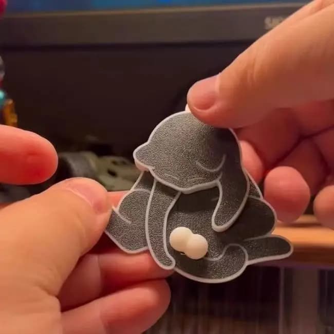 Giocattolo da tirare portachiavi con gatto rotante 3D - Simpatico ciondolo con ciondolo a forma di uovo Kawaii per accessori per borse zaino, regalo divertente per gli amanti dei gatti dei bambini