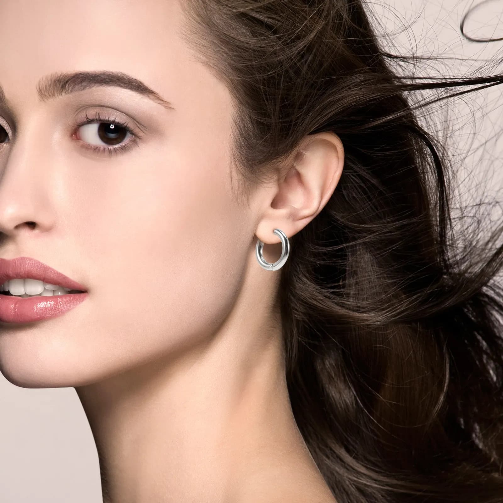 2 Paia di Orecchini a Cerchio in Titanio Senza Piercing, Clip per Orecchie per Donne e Uomini, Orecchini Finti alla Moda in Acciaio al Titanio Argento