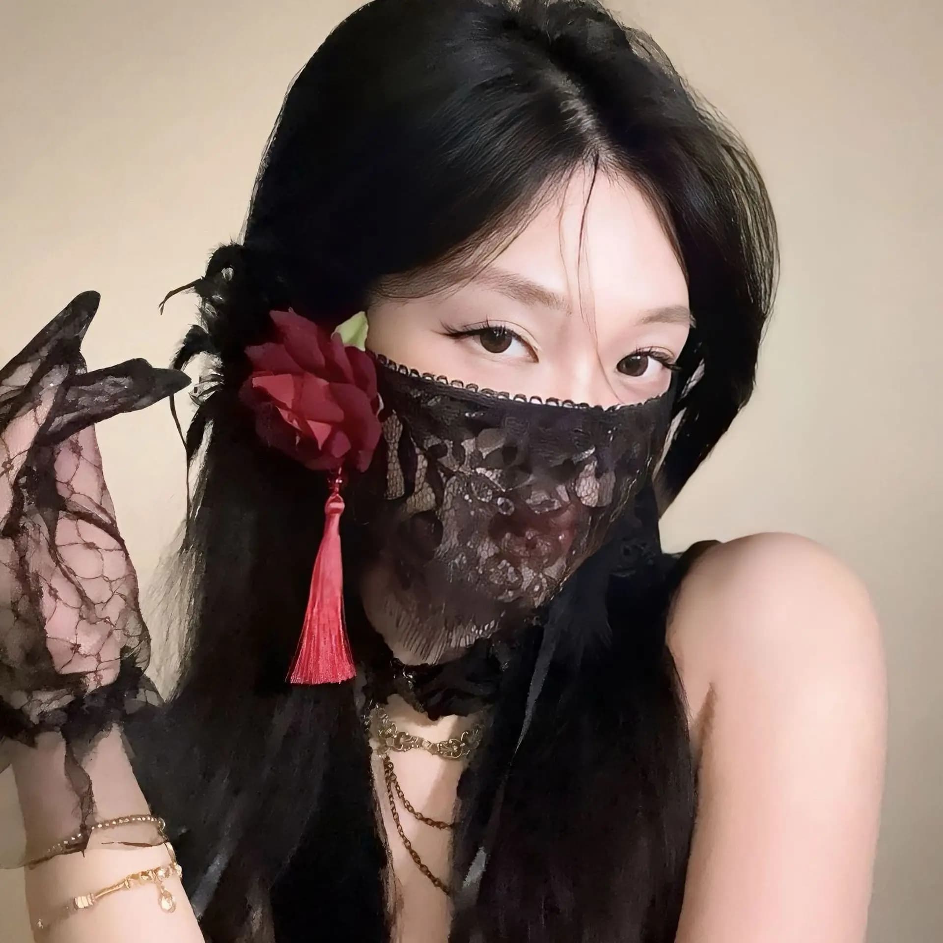 Nuova Maschera Nera Floreale in Pizzo a Mezzo Volto 2026 - Maschera per Ballo in Maschera, Velo per Feste, Accessorio per Foto, Maschera Cyberpunk