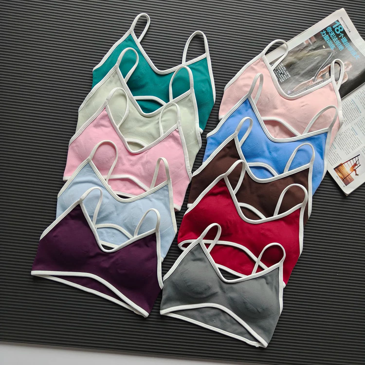 Women's Sports Bra Without Color Contrast Stitching, Breathable with Subtle Straps, Top Corto da Palestra e Fitness, Intimo Sportivo senza Schienale