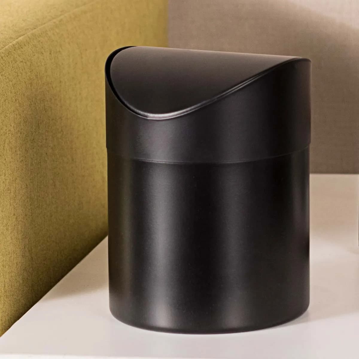 Mini pattumiera da tavolo da 1,3 litri con coperchio a battente, scatola portaoggetti, organizer per bidone dei rifiuti per bagno, ufficio, cucina, tavolino