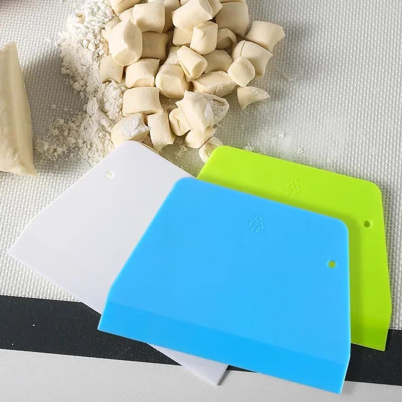 1pc Plastic Cake Cream Spatula Dough Butter Batter Scraper Baking Tools For Home Baking Cutting Tools Kitchen Gadgets