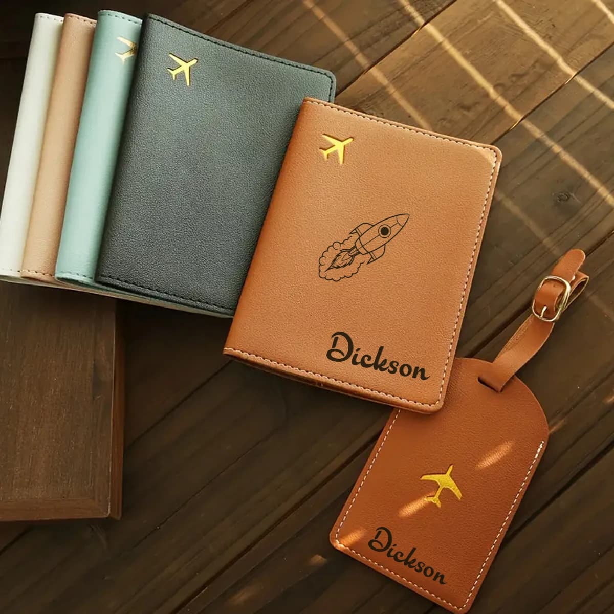Set 2 Pezzi Porta Passaporto e Etichetta Bagaglio Personalizzati con Monogramma Dorato a Caldo, Targhetta Identificativa Personalizzata con Nome Stampato a Caldo, Accessori da Viaggio in Pelle
