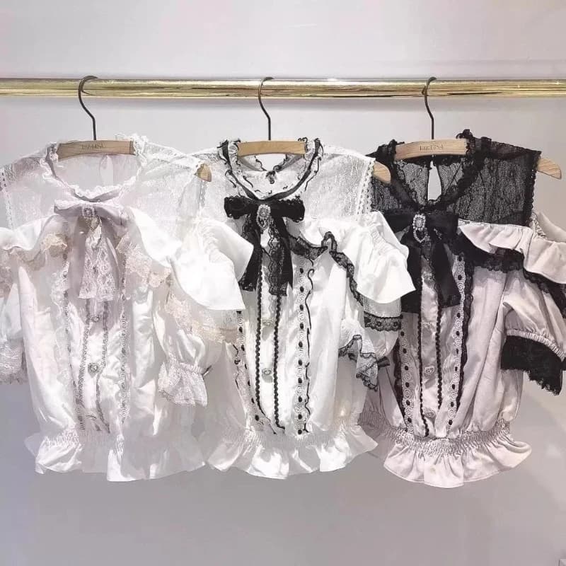 Dolce e carino ragazze manica corta top stile giapponese dolce camicetta 2025 estate Lolita Kawaii camicia con spalle scoperte in pizzo dimagrante