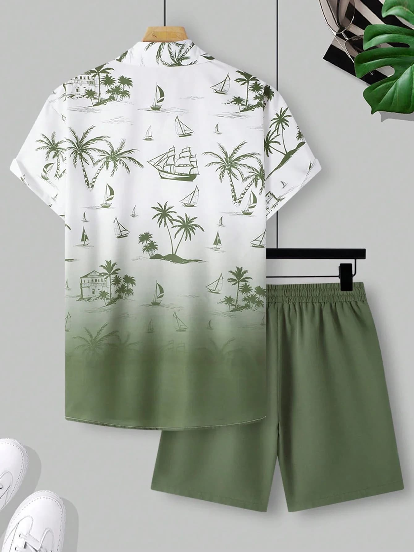 Camicia a maniche corte con stampa tropicale ombre da uomo e set di pantaloncini abbinati