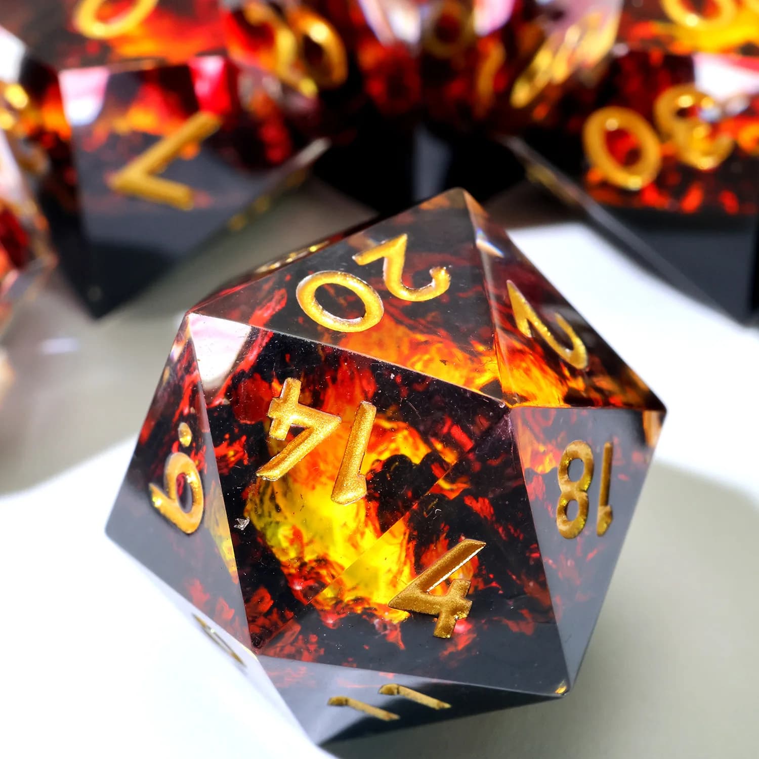 Dadi Vulcanic Dragon's Lair RPG-Set di dadi DND in resina poliedrica fatti a mano per giochi da tavolo Dungeons and Dragons e giochi di ruolo-M Rosso