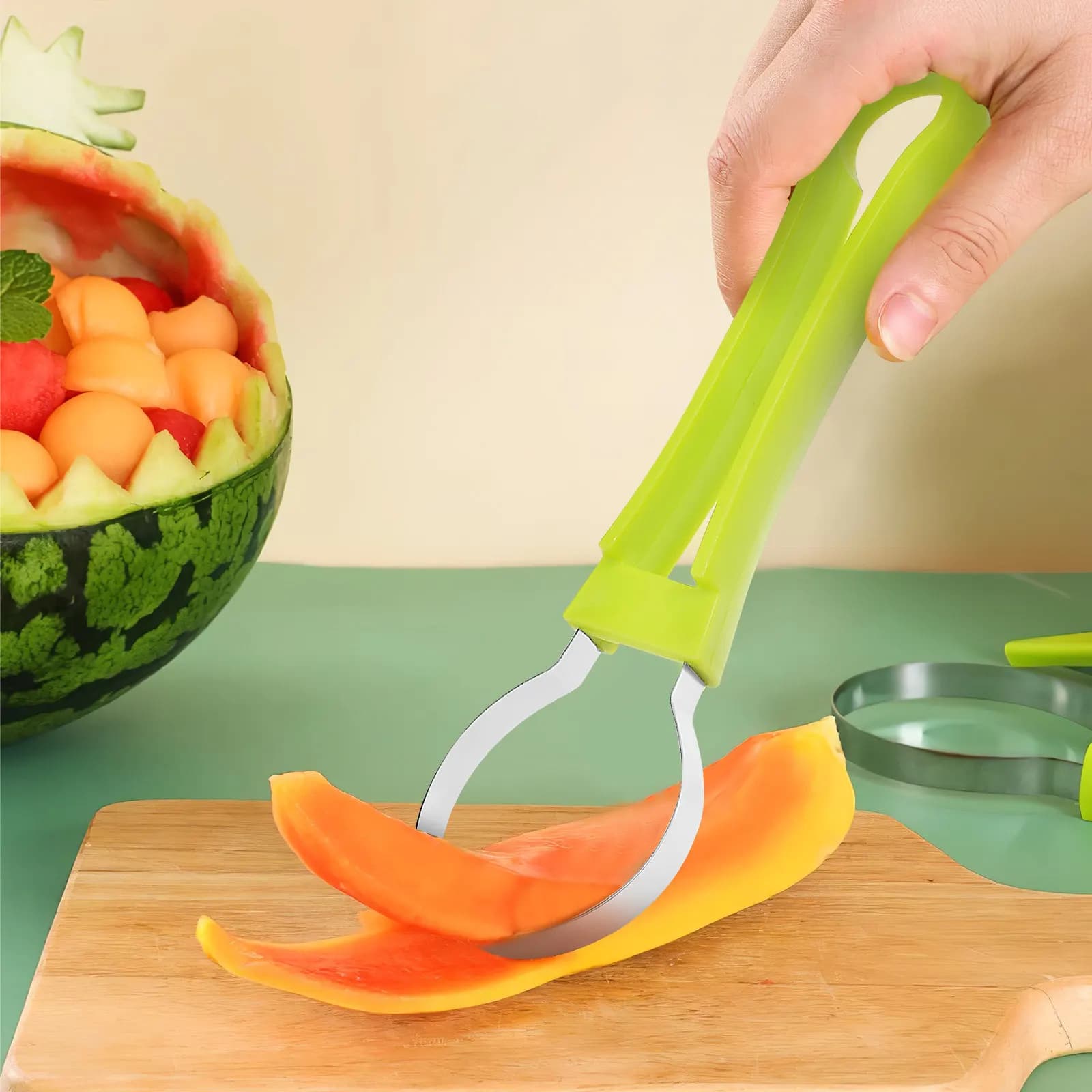 Set di 2 Utensili per Frutta 3-in-1 in Acciaio Inox, Strumento per Intagliare e Pelare Anguria, Cantalupo e Melone, Cucchiaio per Frutta da Cucina