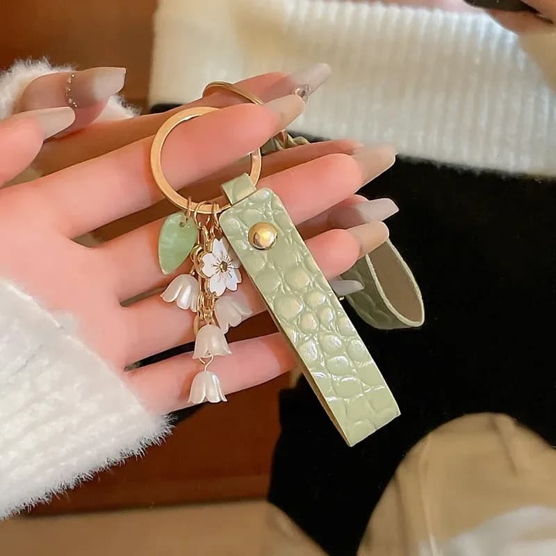 Fresh And Elegant Bell Orchid Keychain Women's Green Gentle Imitation Pearl Leatherresin Alloy Keychain Jewelry Accessories Gift