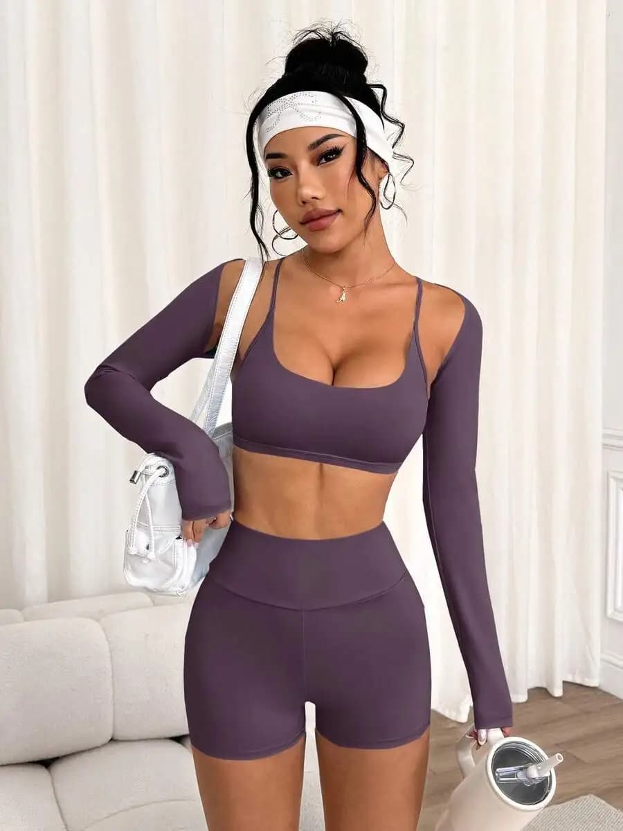 Set sportivo da donna in 3 pezzi: top corto a maniche lunghe, reggiseno sportivo con spalline sottili, pantaloncini a vita alta