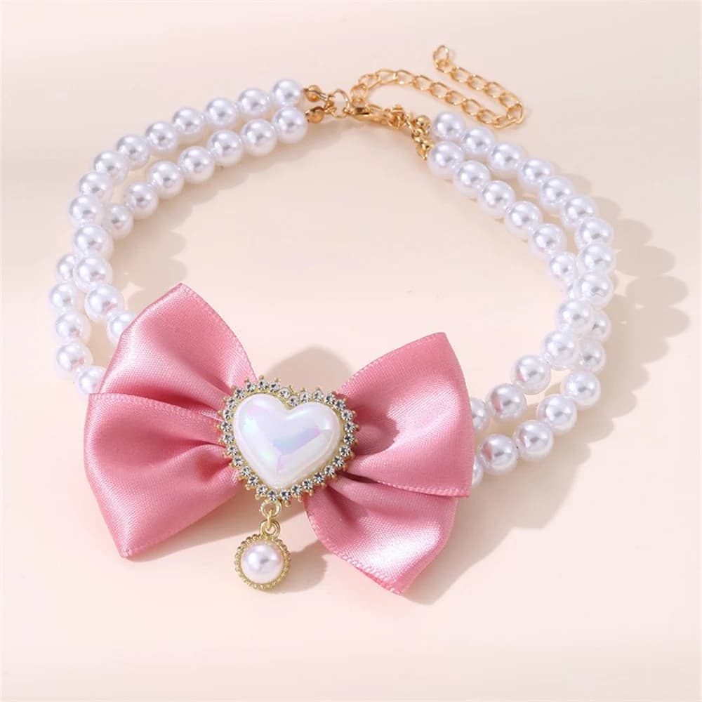 Collana con collare di perle per cani e gatti con ciondolo a forma di cuore con papillon, collare da matrimonio per gatti fantasia per accessori per cani e cuccioli di gatto