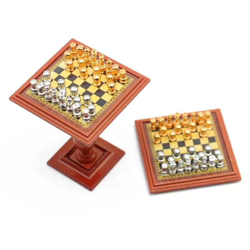Decorazione Casa, Giocattolo per Bambini, Set di Scacchi Internazionali in Miniatura 1:12 per Casa delle Bambole, Set Tavolo da Scacchi con Scacchiera, Modello Scena Soldati, 1 Set