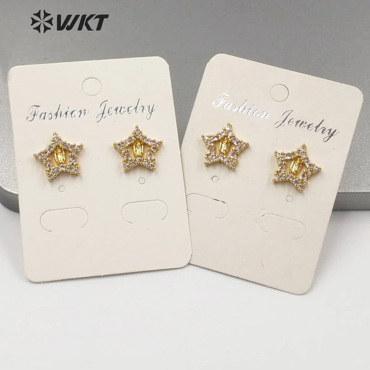WT-ME097 Adorabili Orecchini a Forma di Stella in Oro 18k con Piccoli Zirconi Cubici per Ragazze, Gioielli Semplici per Abbigliamento
