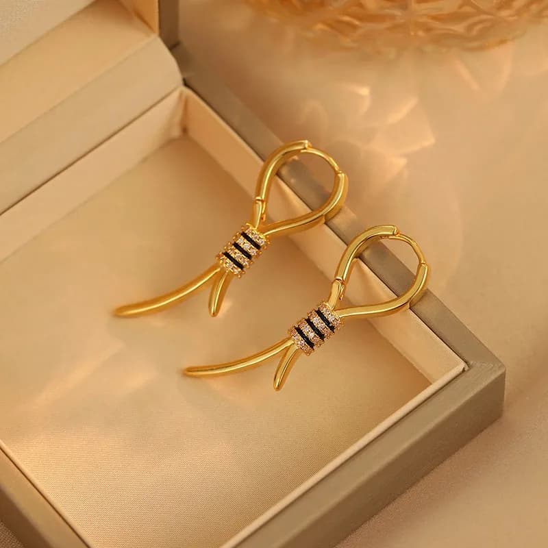 Orecchini di Lusso Leggero con Design Elegante, Legacci Esplosivi, Fibbie per Orecchie, Leggermente Incastonati con Zirconio alla Moda