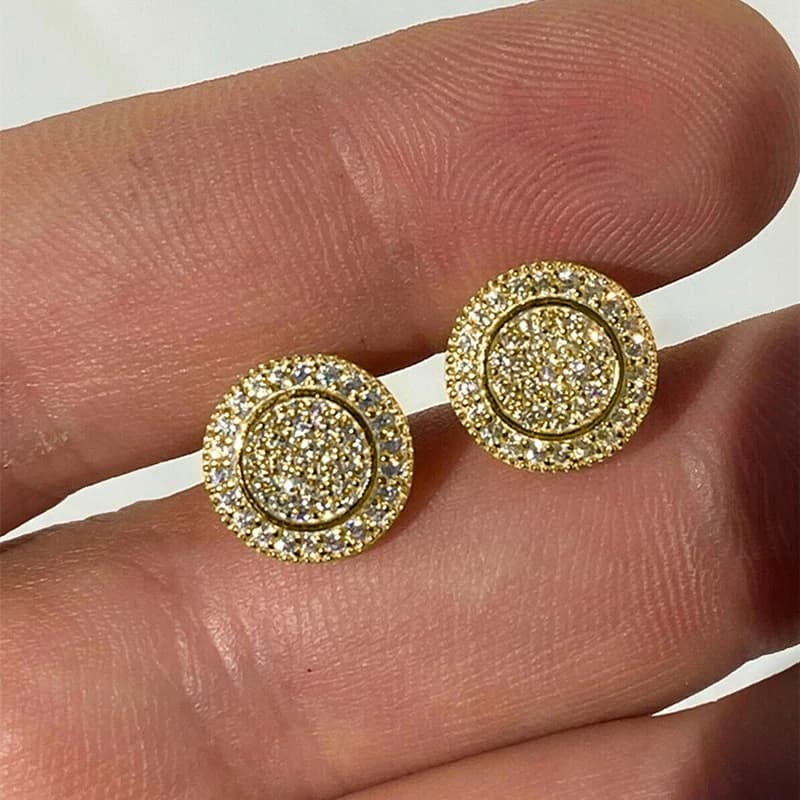 Huitan Orecchini a bottone a forma rotonda color oro per donna Pieno pavimentato Brillante Cubic Zirconia Moda Versatile Gioielli da donna sfusi