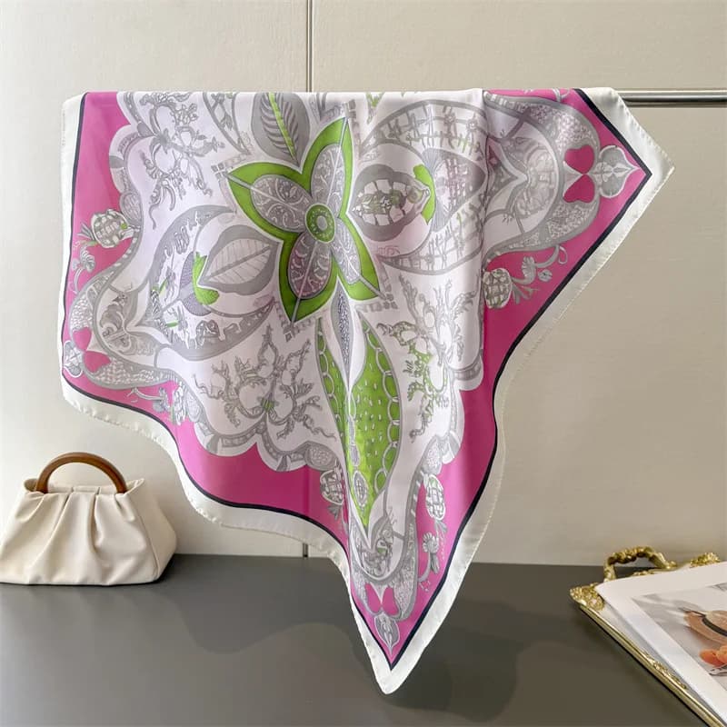 Nuova Sciarpa Quadrata in Seta Sintetica con Stampa Artistica 2026, Foulard Versatile di Alta Gamma per Donna, Sciarpe in Seta per Collo e Testa