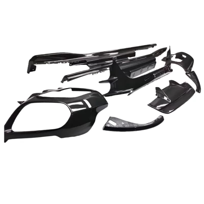 Kit Carrozzeria OEM in Fibra di Carbonio per Ferrari 812 Superfast: Labbro Anteriore, Diffusore Posteriore e Minigonne Laterali