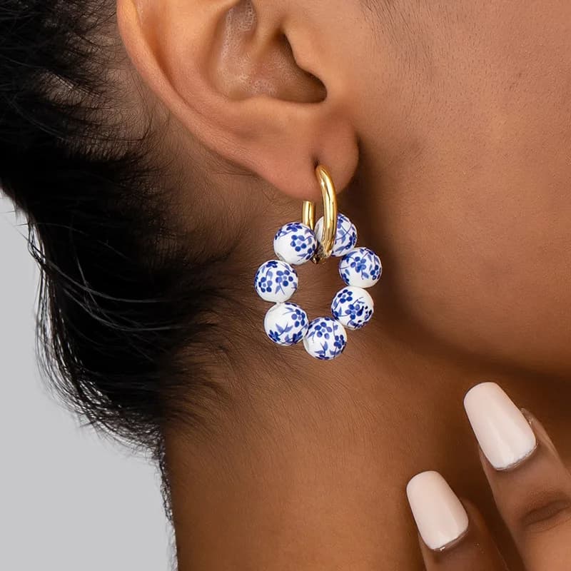 Orecchini in ceramica smaltata bianca blu con sfera rotonda geometrica vintage per donne e ragazze, regali per gioielli da festa, accessori moda