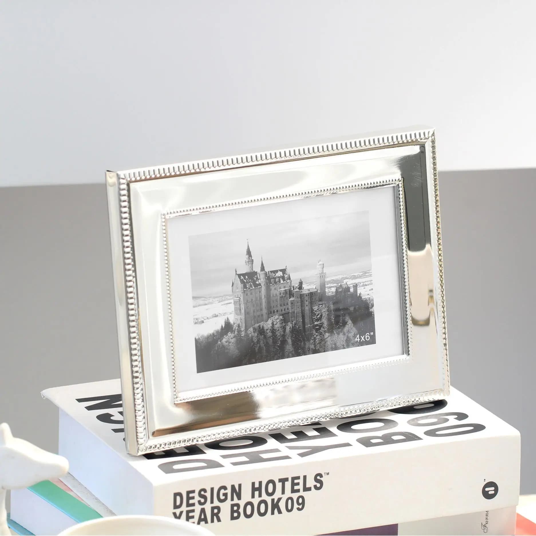 High-end Photo Frame Silver 6/7 Inch Metal Photo Frame Horizontal and Vertical Table High-end Hangable Picture Frame Photo Frame