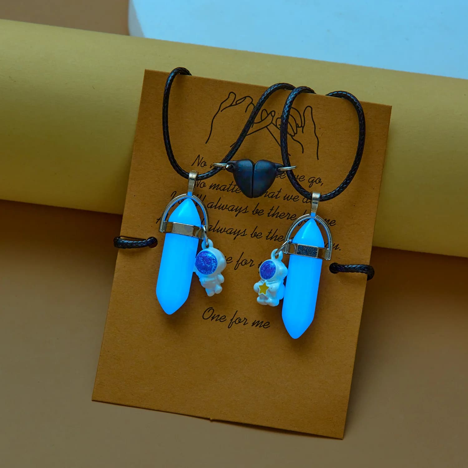 Collana da coppia con colonna esagonale luminosa da 2 pezzi per donna uomo astronauta cuore magnetico girocollo in pietra naturale gioielli con ciondolo amante