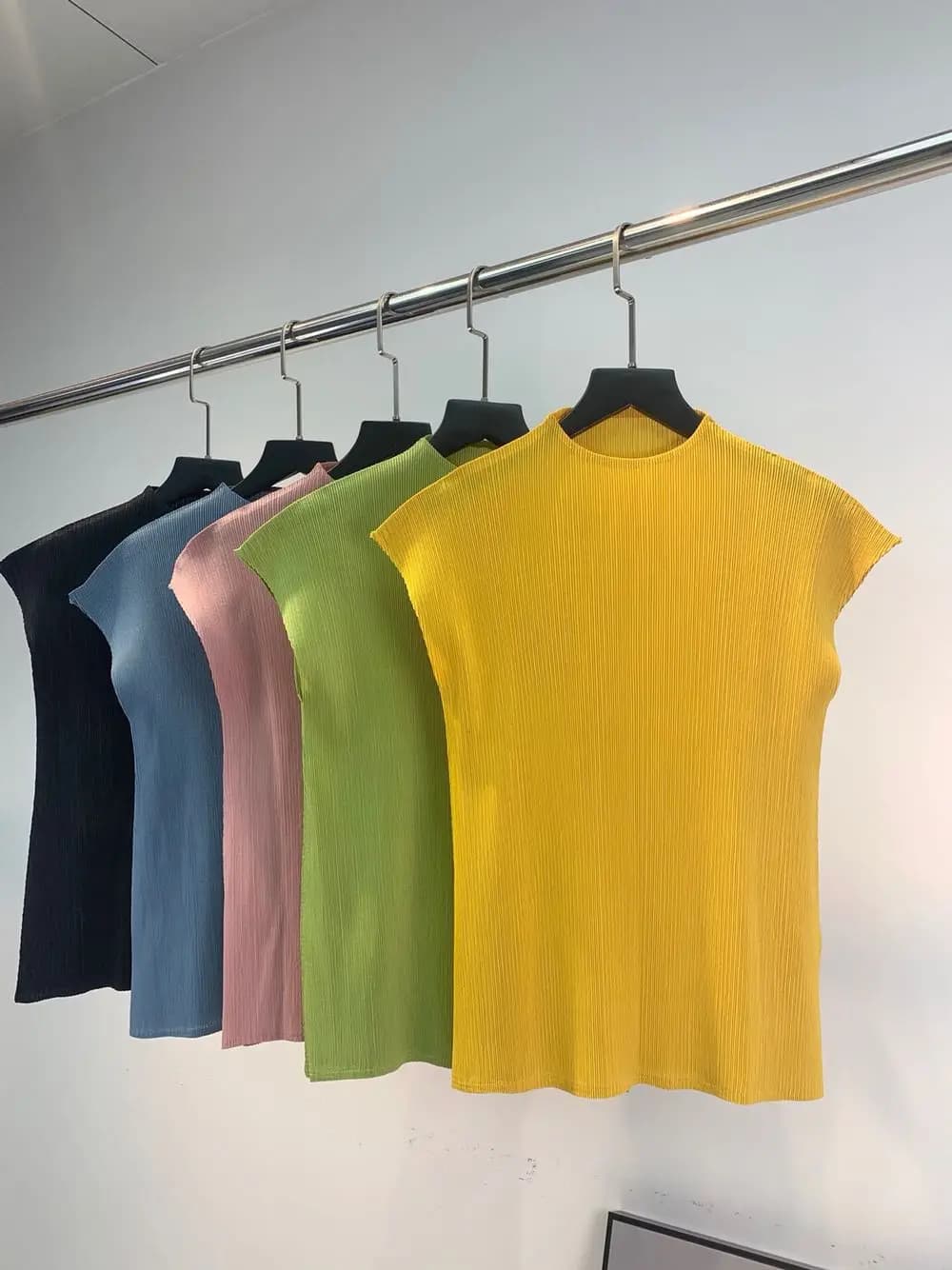 Slim Fit Women's Shirt Summer Short Sleeve T-Shirt Pleated Stand Collar Fly Sleeve Casual Street Style Pure Color Fashion
