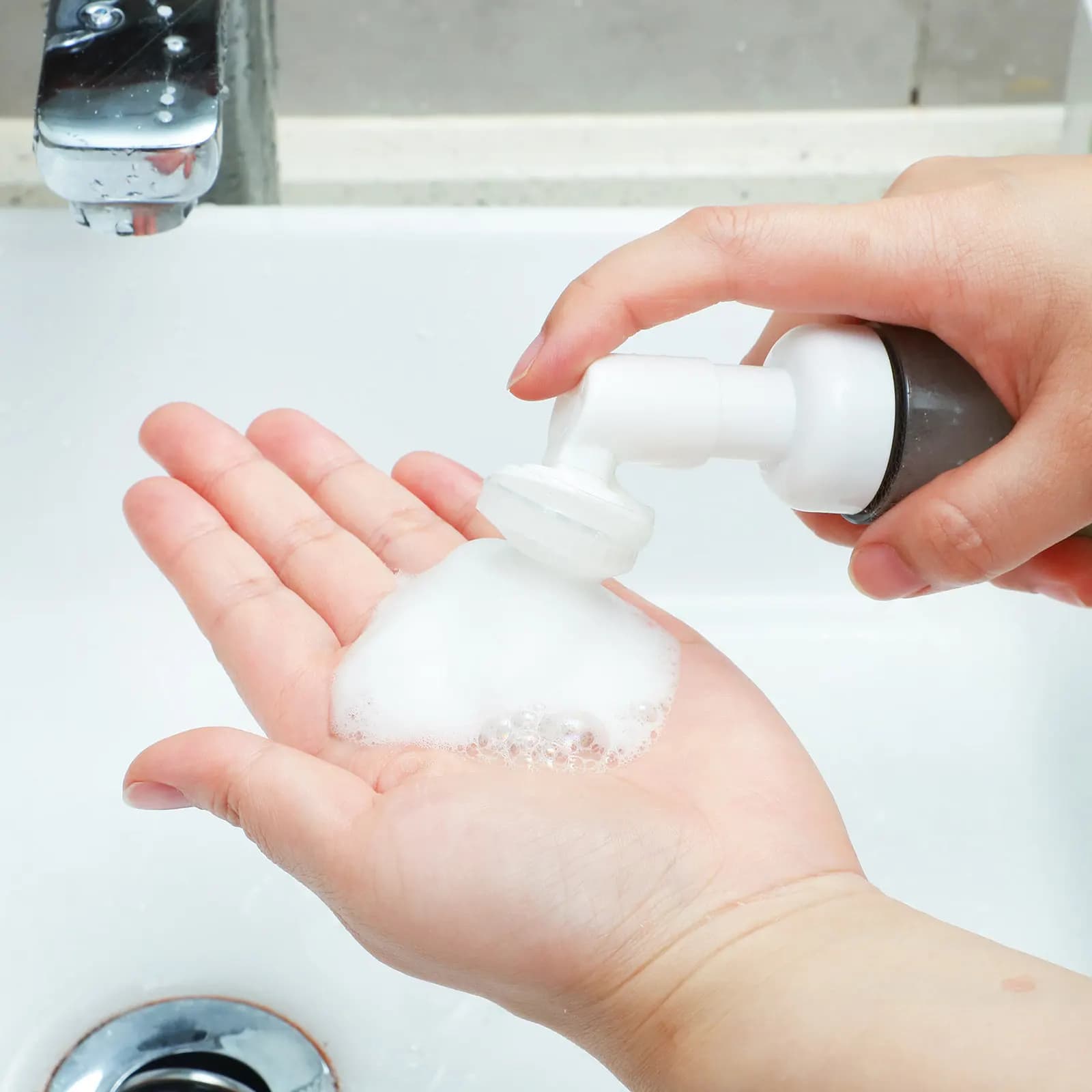 Set di 6 Flaconi con Erogatore di Schiuma, Formato da Viaggio, Ricaricabili, per Sapone, Shampoo, Cosmetici, Prodotti per la Cura della Pelle, Detersivo per Piatti