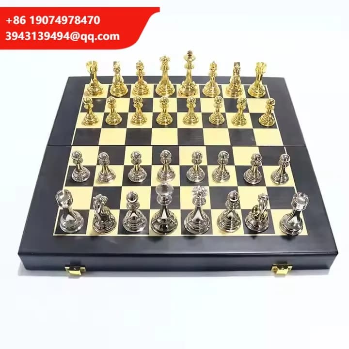 Set di scacchi classico con figure in ottone e scacchiera pieghevole in legno, scatola per scacchi per gioco al coperto e regalo per bambini
