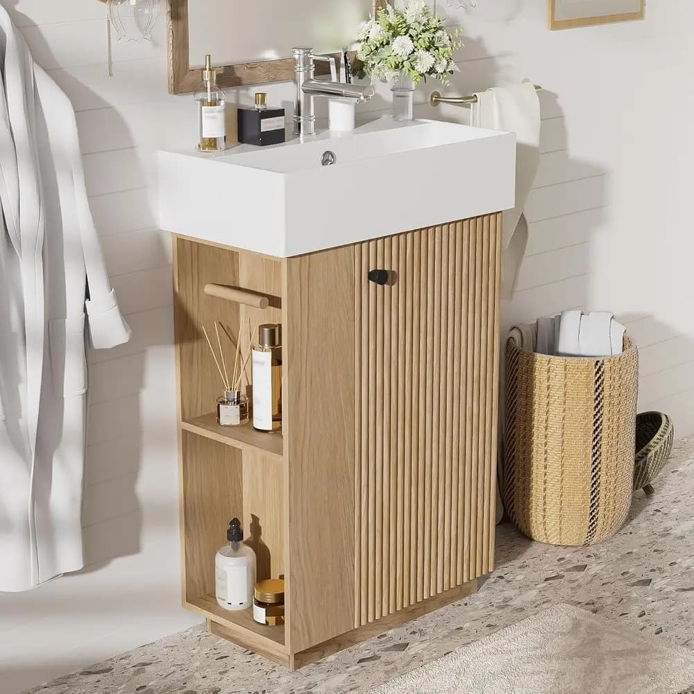 Vanity contemporaneo da pavimento in rovere con lavabo in ceramica, ripiani laterali e porta carta igienica