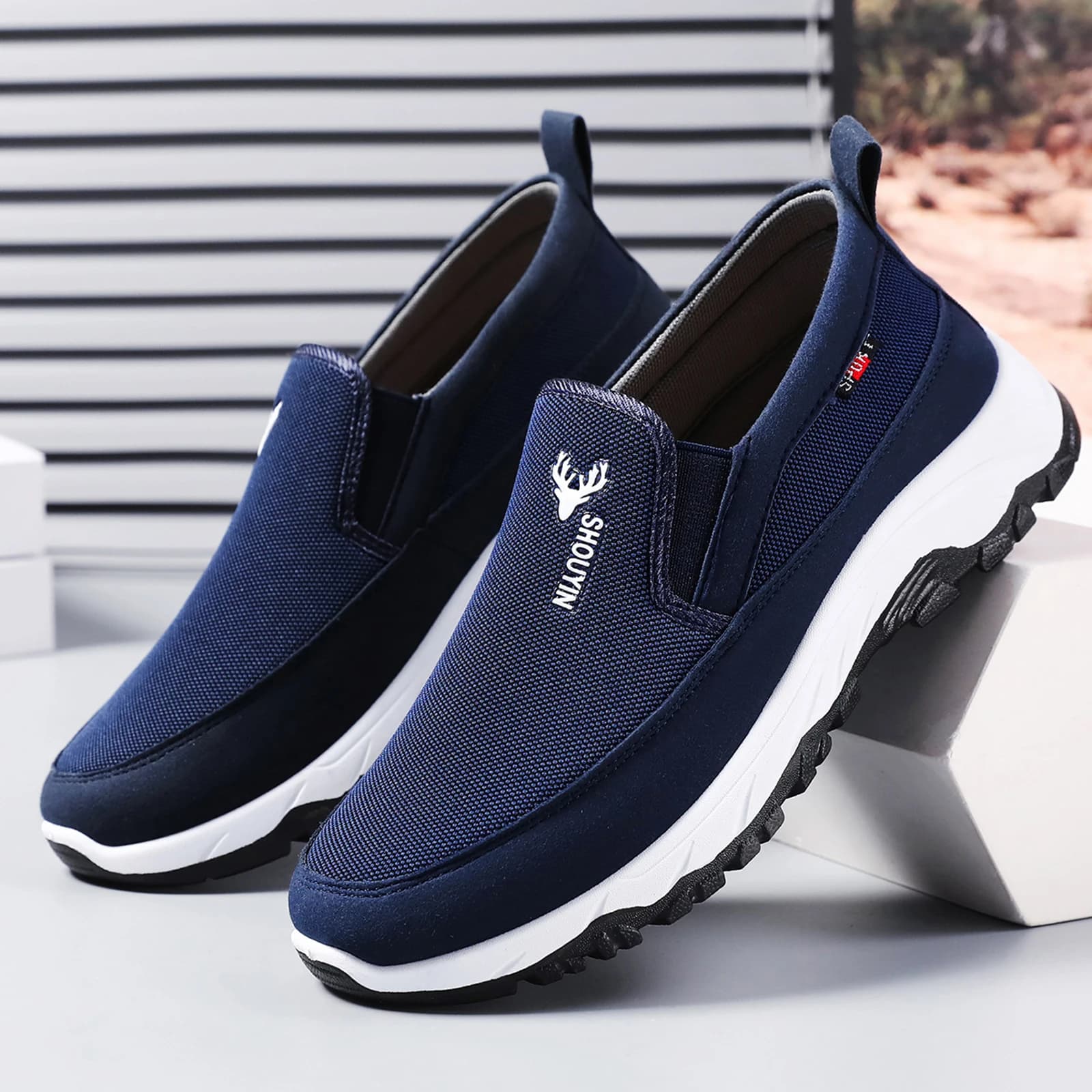 Scarpe casual da uomo in tela Scarpe estive leggere in rete Slip on traspiranti Scarpe da passeggio alla moda da uomo Mocassini morbidi da uomo
