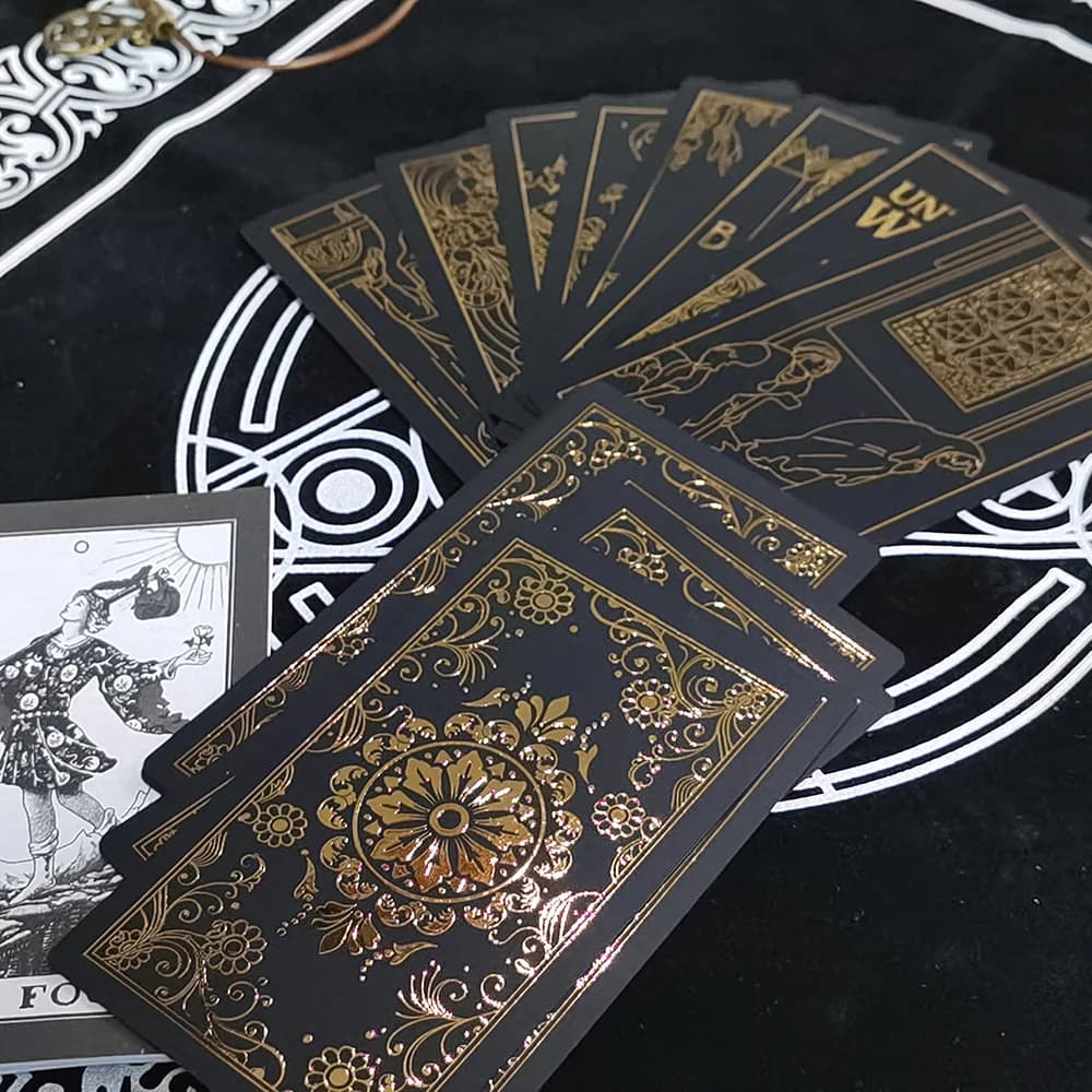 Tarocchi astrologici in lamina d'oro 12 * 7 cm Stampa a caldo PVC Confezione regalo impermeabile e resistente all'usura Set di carte da gioco da tavolo per scacchi Astrologia