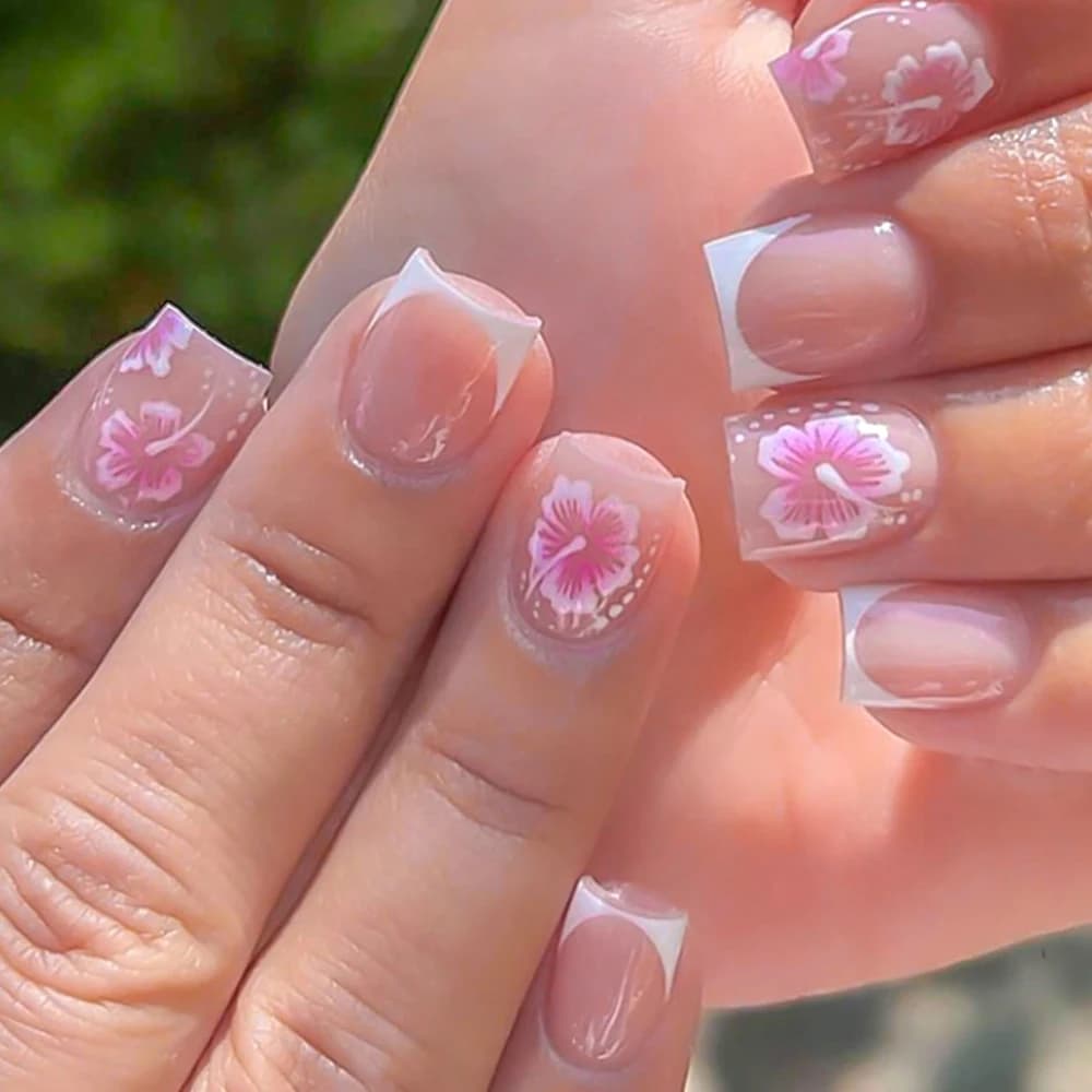 24 pezzi di unghie finte con fiori francesi, design in ibisco rosa, copertura completa, stampa sulle unghie, punte delle dita finte artificiali indossabili per donne e griglie
