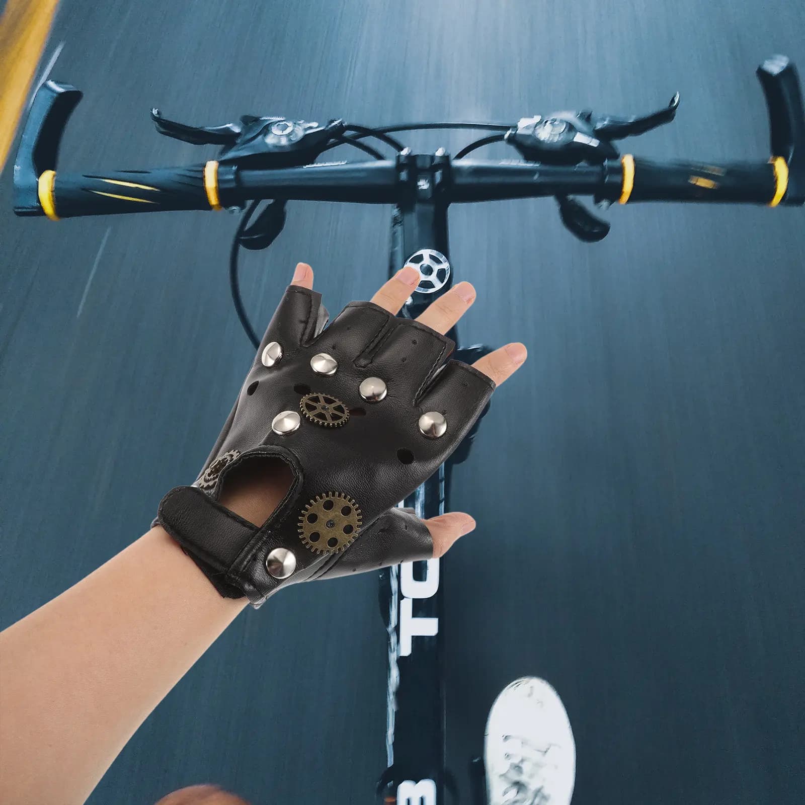 1 paio di guanti senza dita stile punk, guanti da motociclista con rivetti, per uomo e donna, per ciclismo, guida all'aperto, cosplay