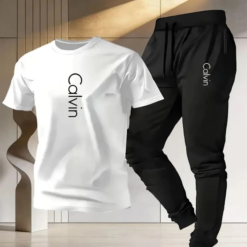 Completo sportivo da uomo - Nuovo stile estivo, modello. T-shirt a maniche corte in puro cotone abbinata a pantaloni casual leggeri