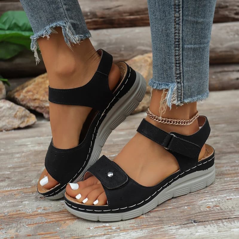 Nuovi sandali estivi da donna con rialzo, comodi e leggeri, perfetti per viaggi e spiaggia, disponibili anche in taglie grandi.