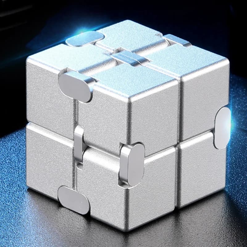 Cubo Infinity in Lega, Giocattolo Antistress Ultra-Resistente per Adulti e Bambini, Regalo per Alleviare l'Ansia