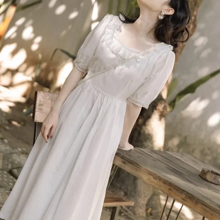 Abito bianco Sweet First Love, stile delicato, con finiture in pura pizzo, scollo quadrato, maniche corte, abito estivo da donna, Soft Breeze