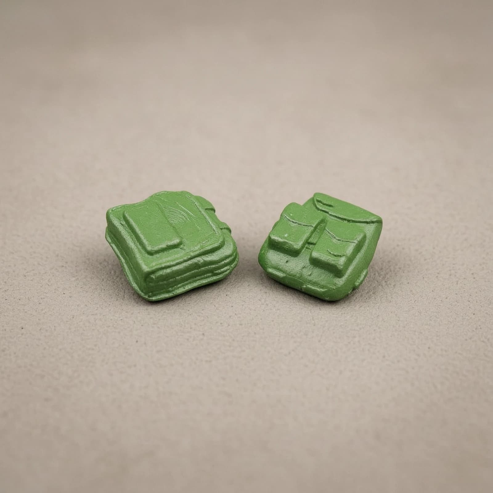 2 Pieces Toy Luggage with Wrapped Look Molded Scale Model Cargo for Hobbyists, Dioramas, off-Road Scenes